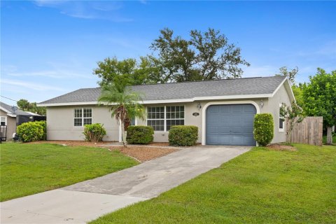 Villa ou maison à vendre à Port Charlotte, Floride: 2 chambres, 83.61 m2 № 1359736 - photo 2