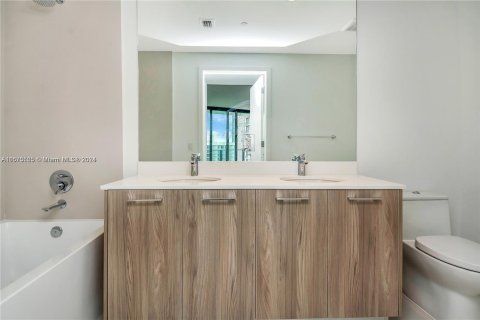 Condominio en venta en Miami, Florida, 1 dormitorio, 69.31 m2 № 1399547 - foto 24