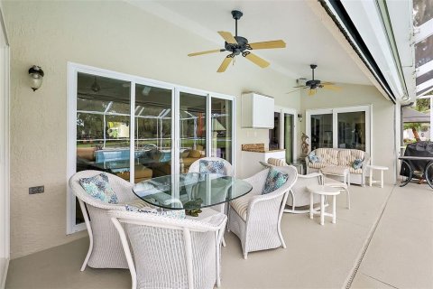 House in The Villages, Florida 3 bedrooms, 197.88 sq.m. № 1352793 - photo 29