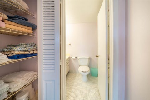 Condo in Hollywood, Florida, 1 bedroom  № 1104295 - photo 25