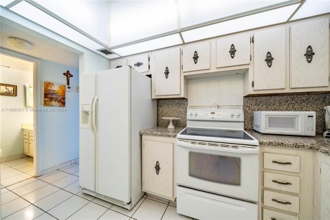 Condo in Hollywood, Florida, 1 bedroom  № 1104295 - photo 17