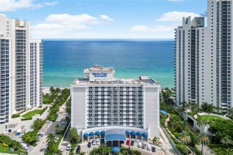 Condominio en venta en Sunny Isles Beach, Florida, 38.09 m2 № 778936 - foto 1