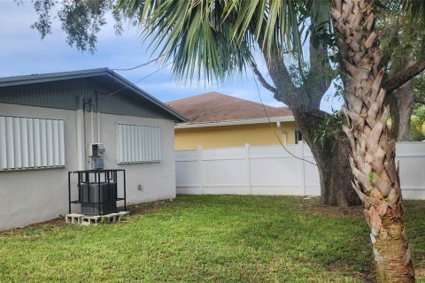 House in Fort Lauderdale, Florida 3 bedrooms, 100.98 sq.m. № 990557 - photo 1