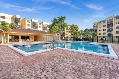 Condominio en venta en Lauderhill, Florida, 2 dormitorios, 111.48 m2 № 1173814 - foto 30
