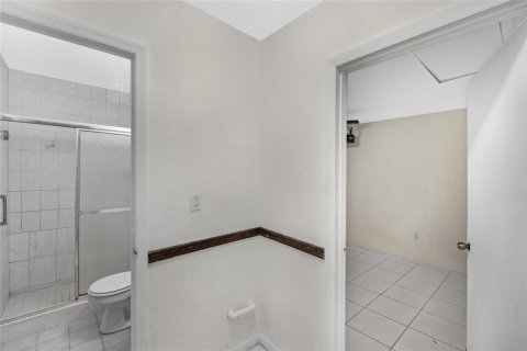 House in Miami, Florida 4 bedrooms, 185.34 sq.m. № 1116745 - photo 20