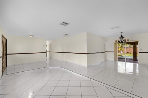 House in Miami, Florida 4 bedrooms, 185.34 sq.m. № 1116745 - photo 23