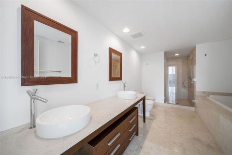 Condo in Miami, Florida, 2 bedrooms  № 1272154 - photo 21