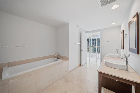 Condo in Miami, Florida, 2 bedrooms  № 1272154 - photo 23