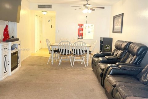 Condo in Tamarac, Florida, 2 bedrooms  № 1138911 - photo 29