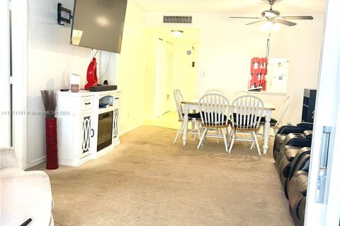 Condo in Tamarac, Florida, 2 bedrooms  № 1138911 - photo 28