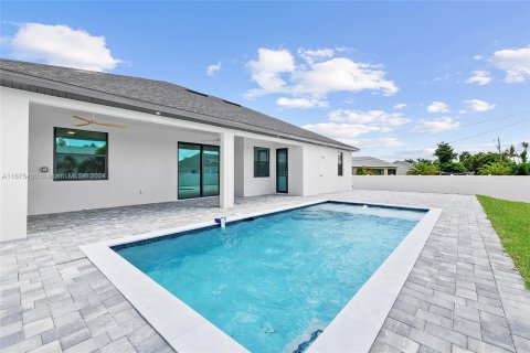 Casa en venta en Cape Coral, Florida, 3 dormitorios, 173.63 m2 № 1400003 - foto 23