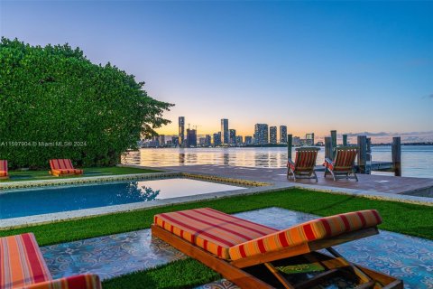 Casa en venta en Miami, Florida, 5 dormitorios, 525.73 m2 № 1206085 - foto 5