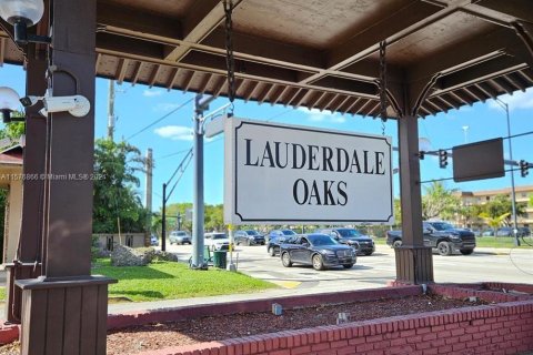 Condo in Lauderdale Lakes, Florida, 1 bedroom  № 1154896 - photo 1