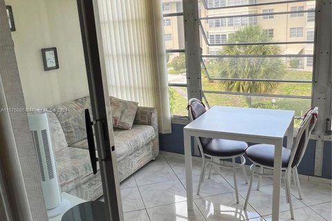 Condominio en venta en Lauderdale Lakes, Florida, 1 dormitorio, 71.35 m2 № 1154896 - foto 9