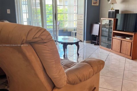 Condominio en venta en Lauderdale Lakes, Florida, 1 dormitorio, 71.35 m2 № 1154896 - foto 4