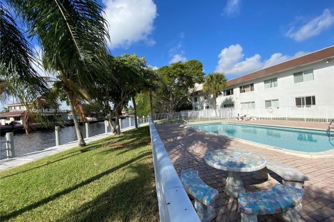 Condominio en venta en Pompano Beach, Florida, 2 dormitorios, 87.24 m2 № 1154935 - foto 1