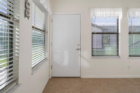 Condo in Zephyrhills, Florida, 2 bedrooms  № 1442703 - photo 3