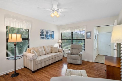 Condo in Zephyrhills, Florida, 2 bedrooms  № 1442703 - photo 7