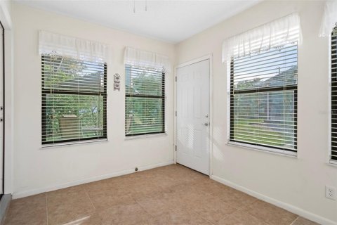 Condo in Zephyrhills, Florida, 2 bedrooms  № 1442703 - photo 5