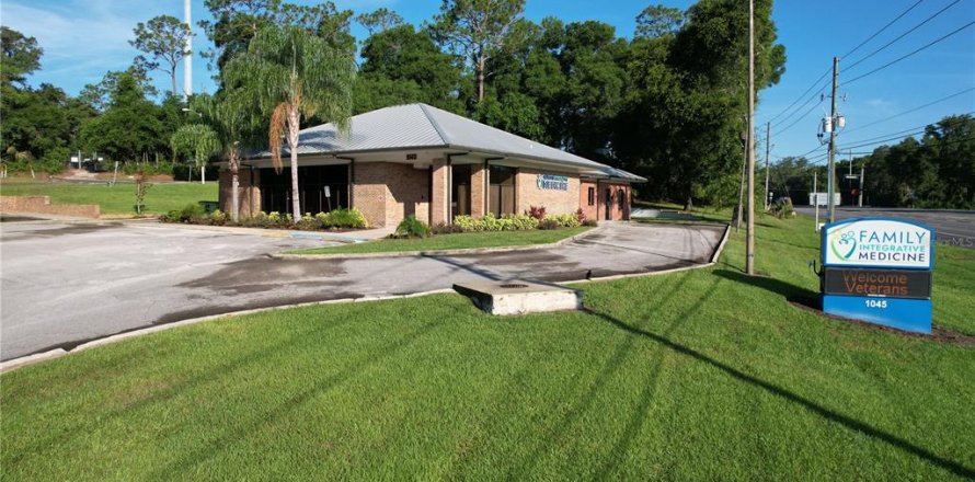 Commercial property in DeLand, Florida 405.89 sq.m. № 1211780