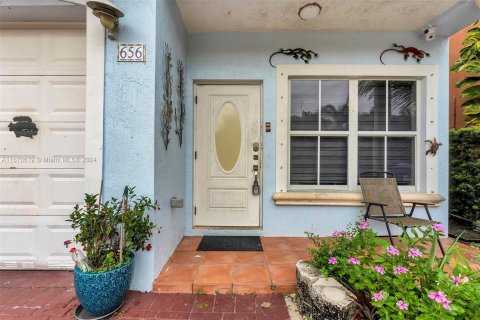 Townhouse in Florida City, Florida 3 bedrooms, 141.86 sq.m. № 1412236 - photo 6