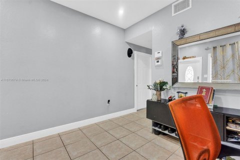 Townhouse in Florida City, Florida 3 bedrooms, 141.86 sq.m. № 1412236 - photo 24