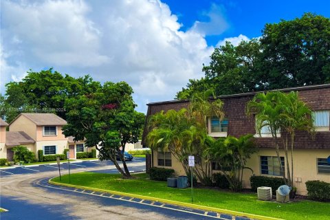 Condo in Plantation, Florida, 2 bedrooms  № 1412237 - photo 25