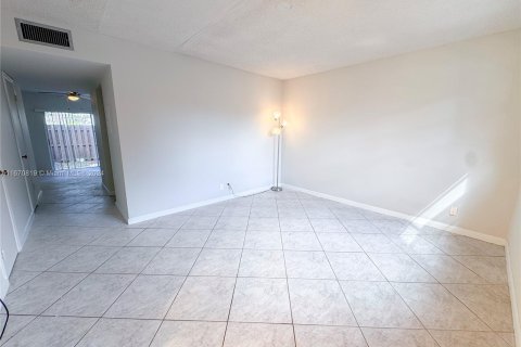 Condo in Plantation, Florida, 2 bedrooms  № 1412237 - photo 6