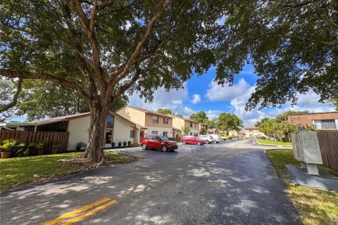 Condo in Plantation, Florida, 2 bedrooms  № 1412237 - photo 24