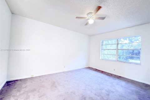 Condo in Plantation, Florida, 2 bedrooms  № 1412237 - photo 15