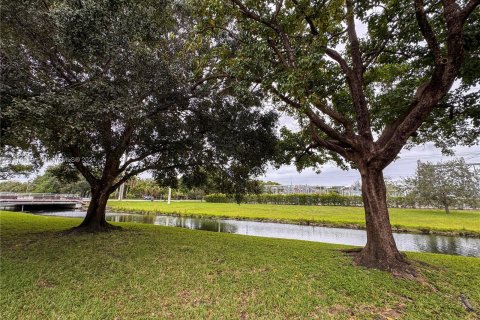 Condo in Plantation, Florida, 2 bedrooms  № 1412237 - photo 1