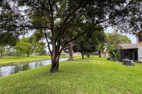 Condo in Plantation, Florida, 2 bedrooms  № 1412237 - photo 2