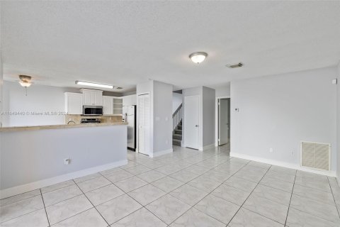 Villa ou maison à vendre à Pembroke Pines, Floride: 4 chambres, 205.87 m2 № 1386073 - photo 15