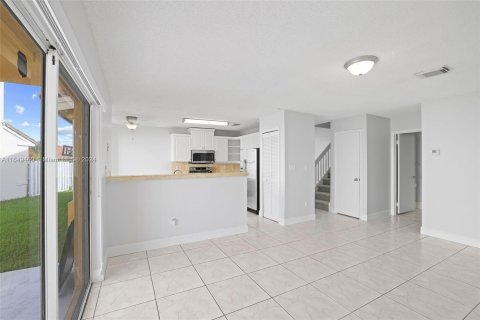 Villa ou maison à vendre à Pembroke Pines, Floride: 4 chambres, 205.87 m2 № 1386073 - photo 20