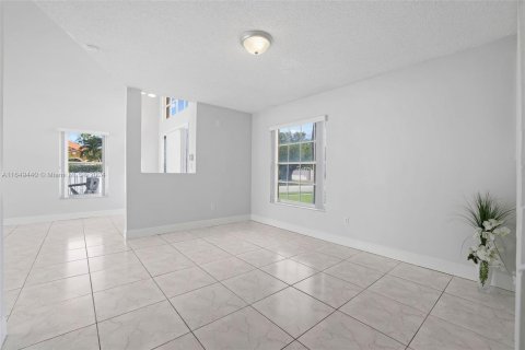 Villa ou maison à vendre à Pembroke Pines, Floride: 4 chambres, 205.87 m2 № 1386073 - photo 12