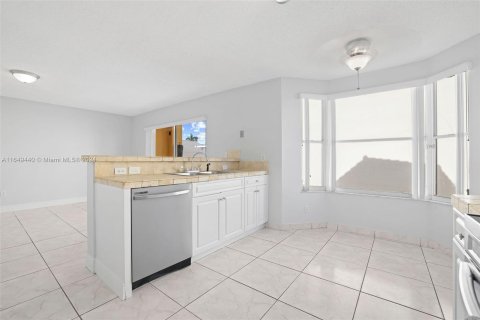 Villa ou maison à vendre à Pembroke Pines, Floride: 4 chambres, 205.87 m2 № 1386073 - photo 19