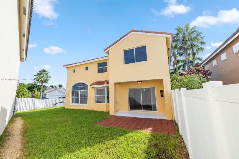 Villa ou maison à vendre à Pembroke Pines, Floride: 4 chambres, 205.87 m2 № 1386073 - photo 2