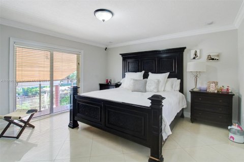 Villa ou maison à vendre à Miami, Floride: 6 chambres, 264.86 m2 № 1386074 - photo 12