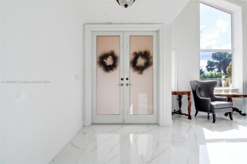 Villa ou maison à vendre à Miami, Floride: 6 chambres, 264.86 m2 № 1386074 - photo 4