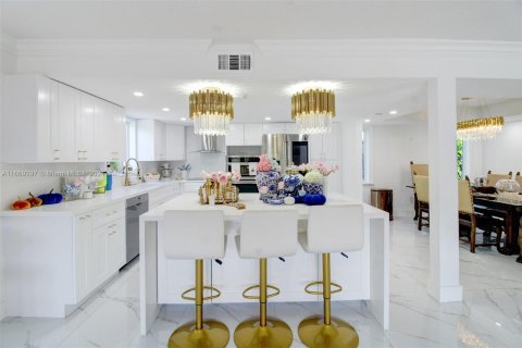 Villa ou maison à vendre à Miami, Floride: 6 chambres, 264.86 m2 № 1386074 - photo 6