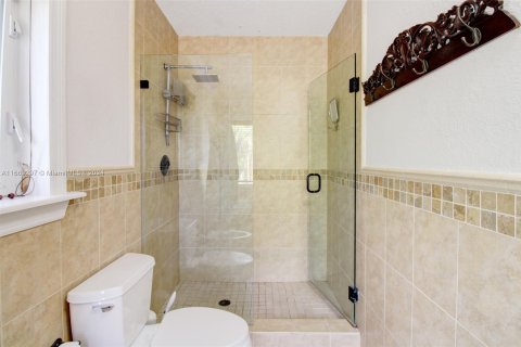 Casa en venta en Miami, Florida, 6 dormitorios, 264.86 m2 № 1386074 - foto 15