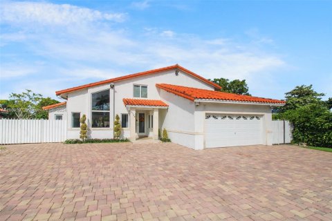 Villa ou maison à vendre à Miami, Floride: 6 chambres, 264.86 m2 № 1386074 - photo 2