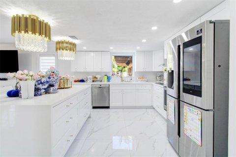 Casa en venta en Miami, Florida, 6 dormitorios, 264.86 m2 № 1386074 - foto 7