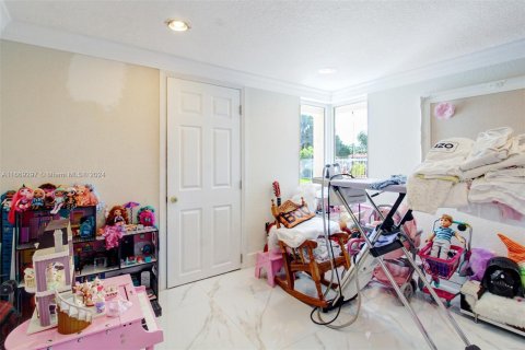 House in Miami, Florida 6 bedrooms, 264.86 sq.m. № 1386074 - photo 21