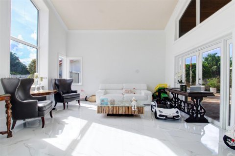 Villa ou maison à vendre à Miami, Floride: 6 chambres, 264.86 m2 № 1386074 - photo 3