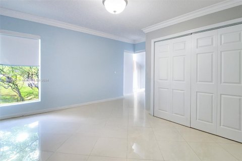 Villa ou maison à vendre à Miami, Floride: 6 chambres, 264.86 m2 № 1386074 - photo 17