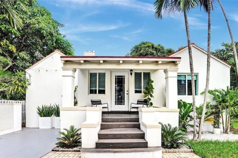 Casa en venta en Miami, Florida, 4 dormitorios, 157.75 m2 № 1386160 - foto 1