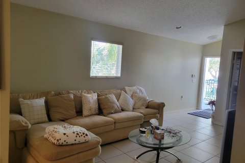 Condominio en venta en Pembroke Pines, Florida, 3 dormitorios, 93.74 m2 № 1182372 - foto 11