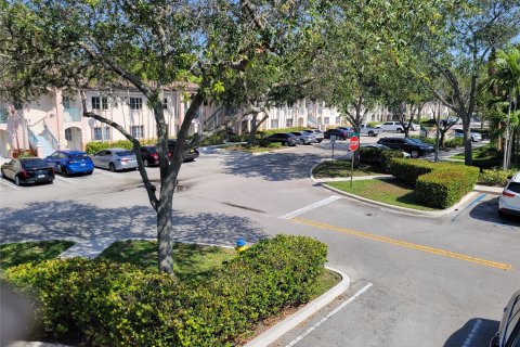 Condominio en venta en Pembroke Pines, Florida, 3 dormitorios, 93.74 m2 № 1182372 - foto 1