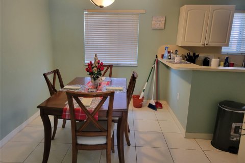 Condo in Pembroke Pines, Florida, 3 bedrooms  № 1182372 - photo 8